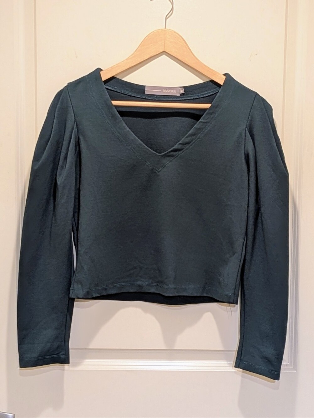 EUC Basique M Forest Green V-Neck Puff Sleeve Top